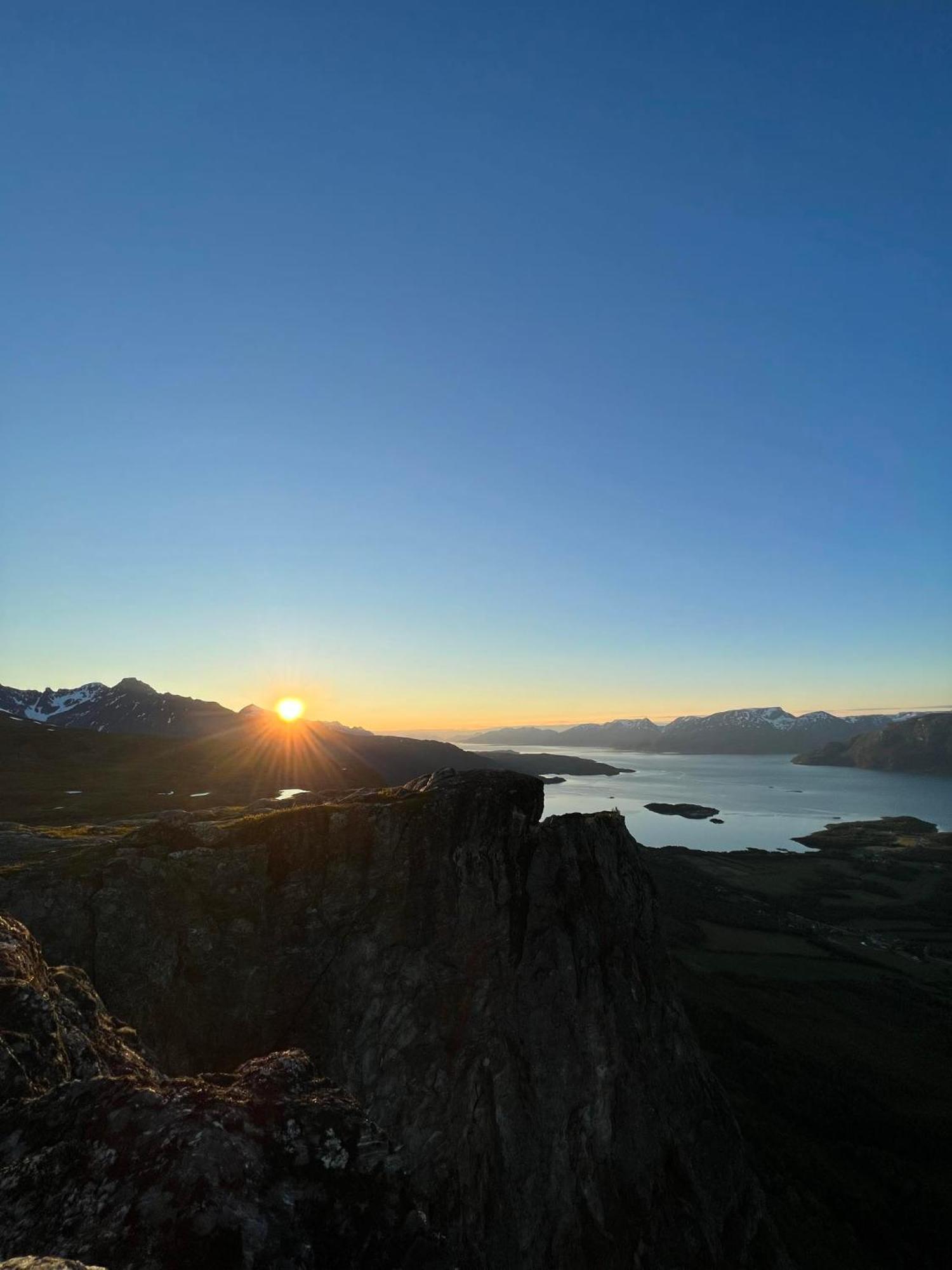 Lyngen Apartments Lyngseidet Екстер'єр фото