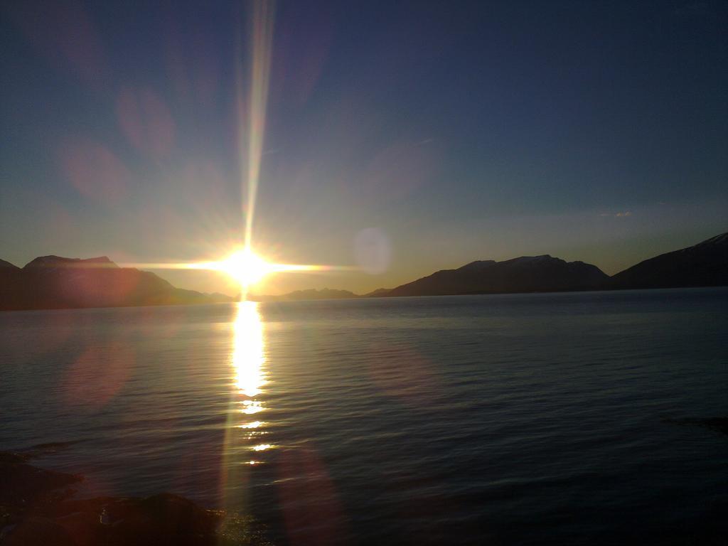Lyngen Apartments Lyngseidet Екстер'єр фото